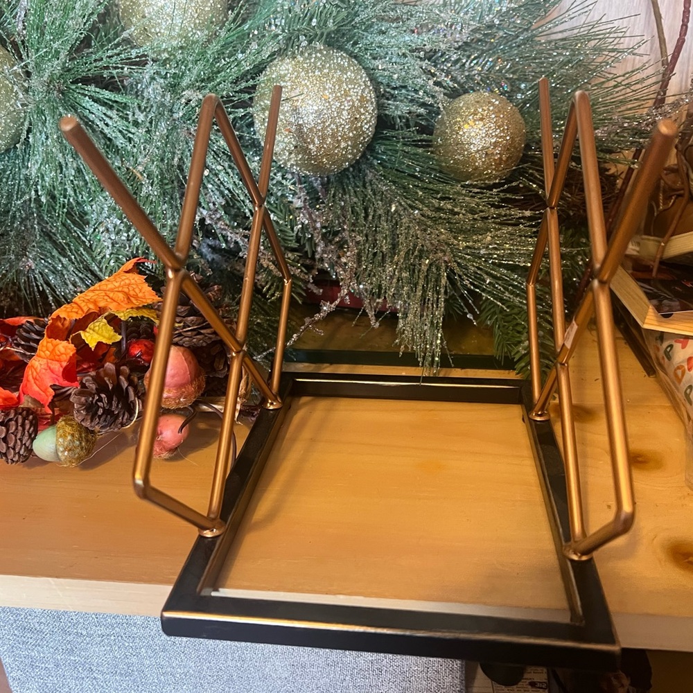 Gold Metal Magazine Rack - Picture 2 of 4